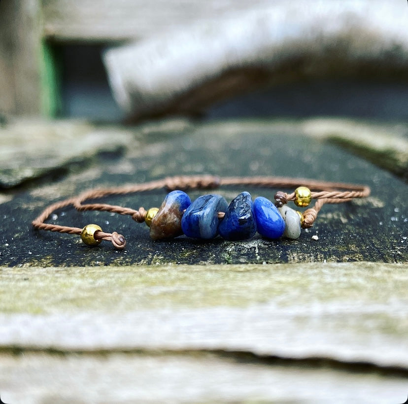 Lapis Lazuli armbandje "Durven en doen"