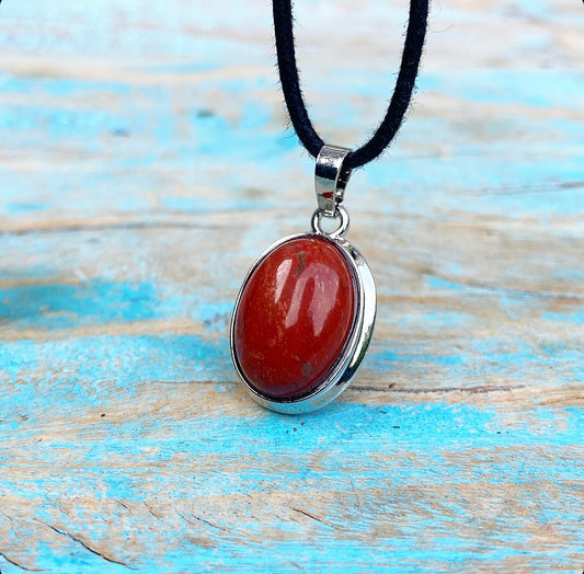 Rode Jaspis hanger "Jezelf toestaan er te zijn"