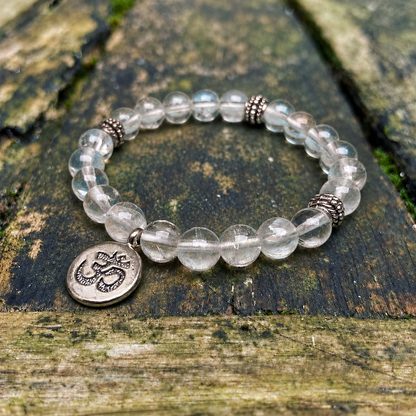 Bergkristal armband met Om-bedel "Zuiver in je kracht"
