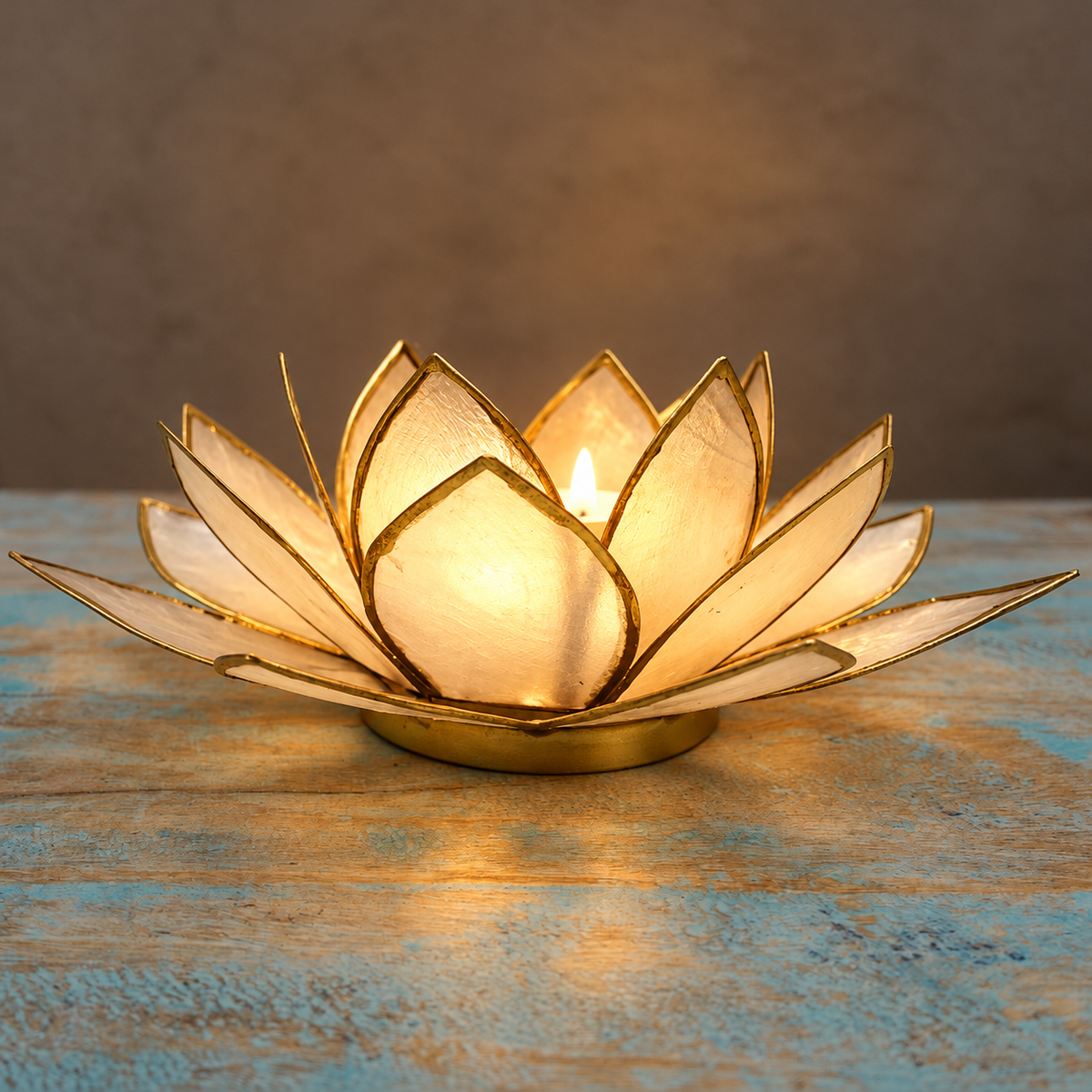 Lotus Sfeerlicht van capizschelp "Waar licht tot bloei komt"