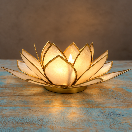 Lotus Sfeerlicht van capizschelp "Waar licht tot bloei komt"