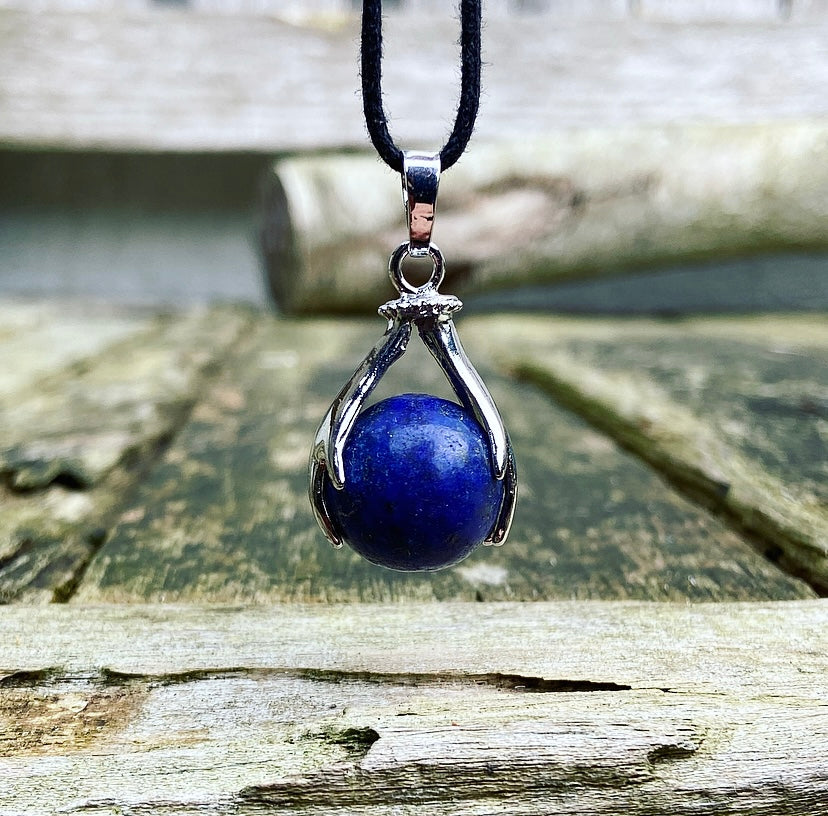 Healing Hands pendant Lapis Lazuli "Self-confidence &amp; Courage"
