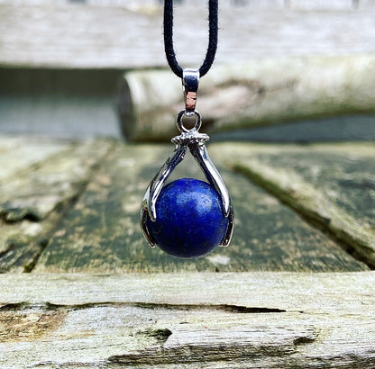 Healing Hands pendant Lapis Lazuli "Self-confidence &amp; Courage"