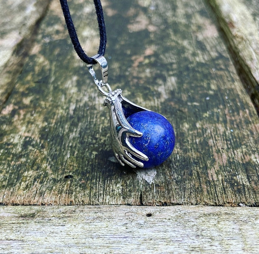 Healing Hands pendant Lapis Lazuli "Self-confidence &amp; Courage"