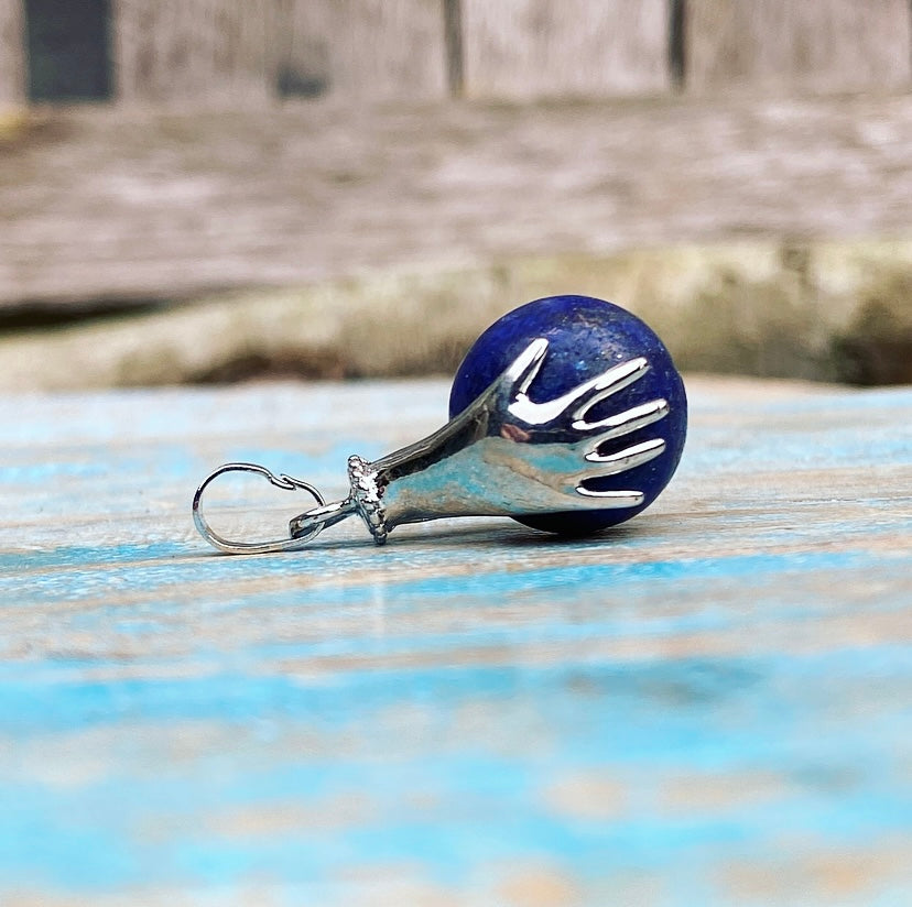 Healing Hands pendant Lapis Lazuli "Self-confidence &amp; Courage"