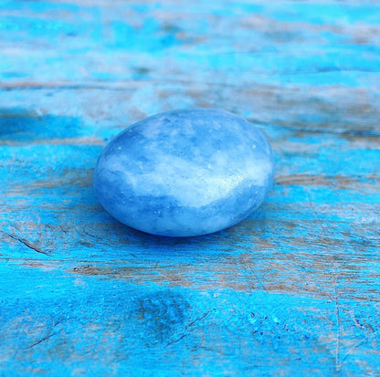 Blauw Calciet Knuffelsteen "Je Energie Vernieuwen"