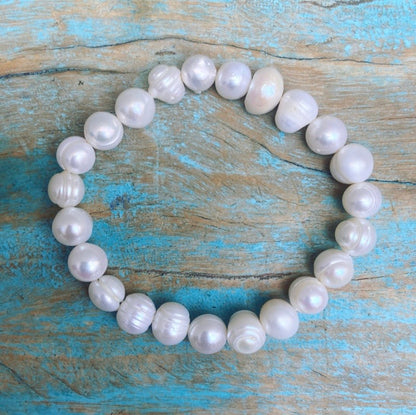 Armband witte potato parels "Moeiteloze Kracht"