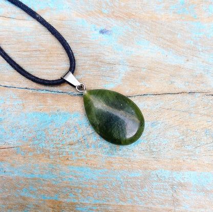 Groene Jade hanger "Geluk & Gezondheid"