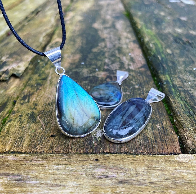 Labradorite pendant "Stimulus filter"