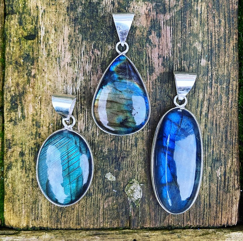 Labradorite pendant "Stimulus filter"