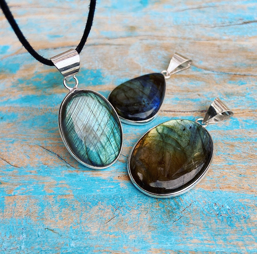 Labradorite pendant "Stimulus filter"