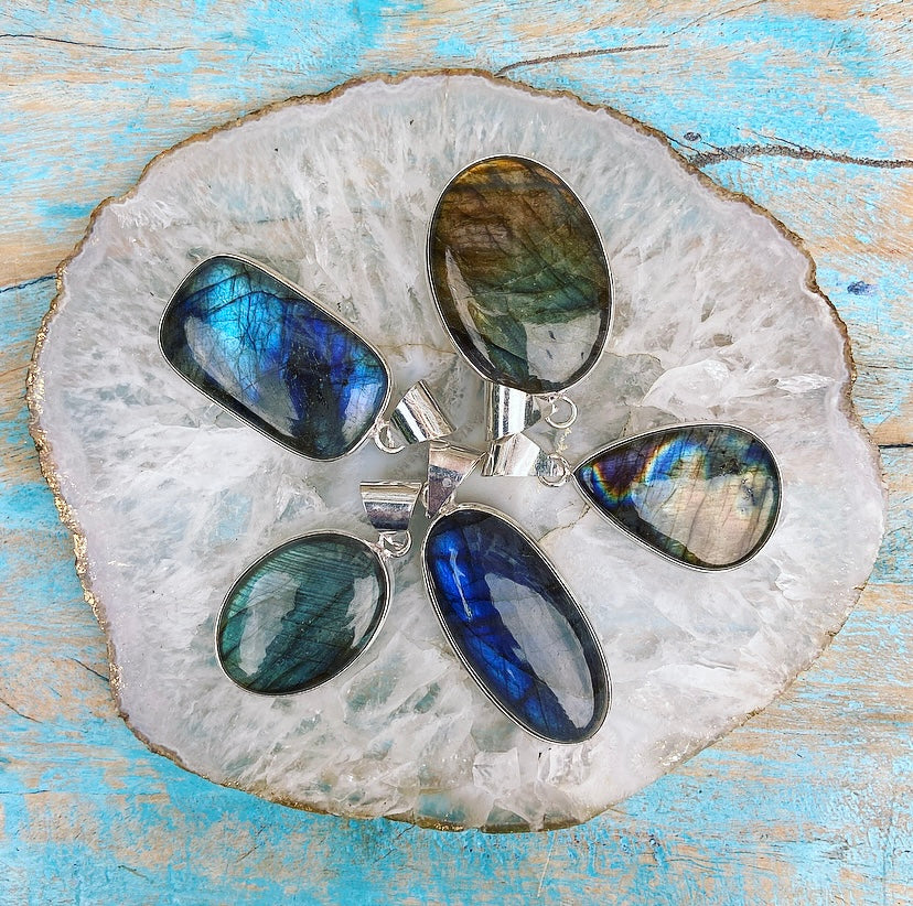Labradorite pendant "Stimulus filter"