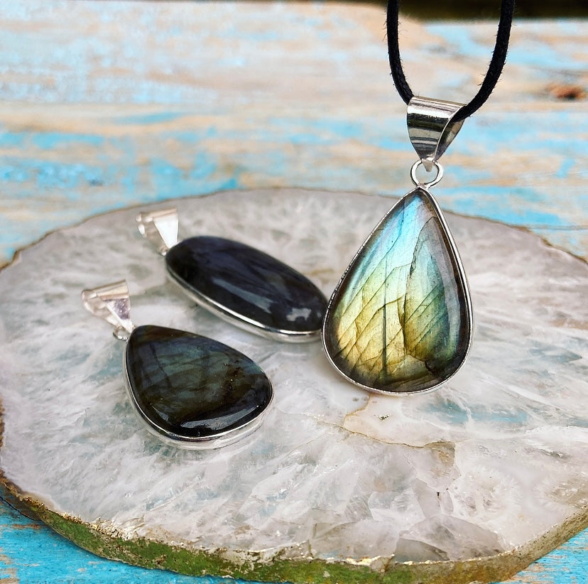 Labradorite pendant "Stimulus filter"