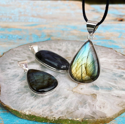 Labradorite pendant "Stimulus filter"