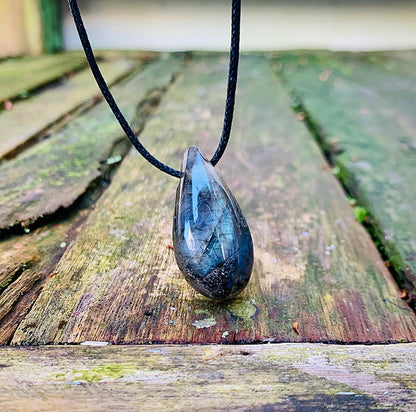 Labradorite Pendant "ENERGETIC PROTECTION"