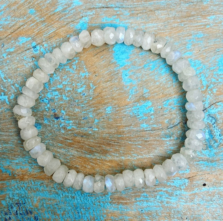 Regenboog Maansteen armband "de maangodin"