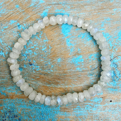 Regenboog Maansteen armband "de maangodin"
