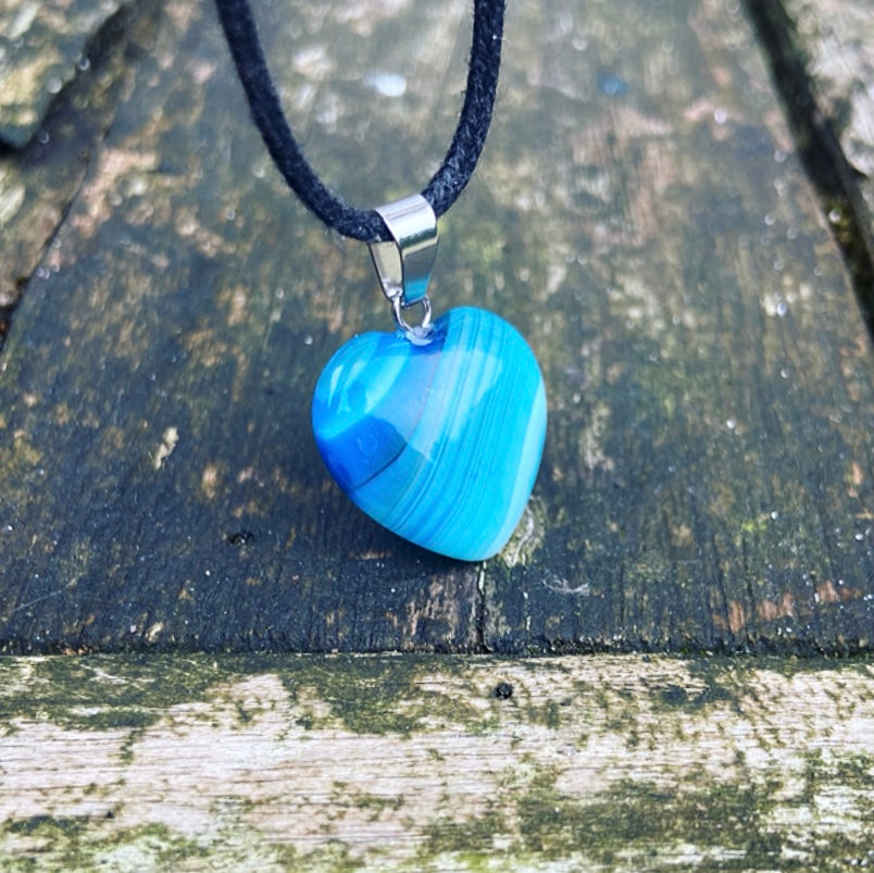 Blauwe agaat hart hanger "Zelfverzekerdheid & Eigenwaarde"