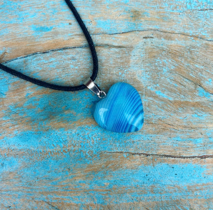 Blauwe agaat hart hanger "Zelfverzekerdheid & Eigenwaarde"