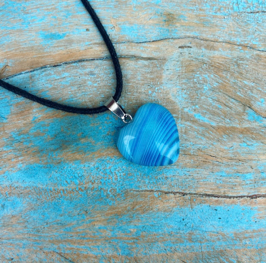 Blauwe agaat hart hanger "Zelfverzekerdheid & Eigenwaarde"