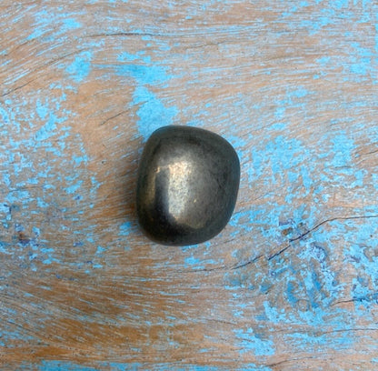Pyriet knuffelsteen "Gouden Daadkracht"