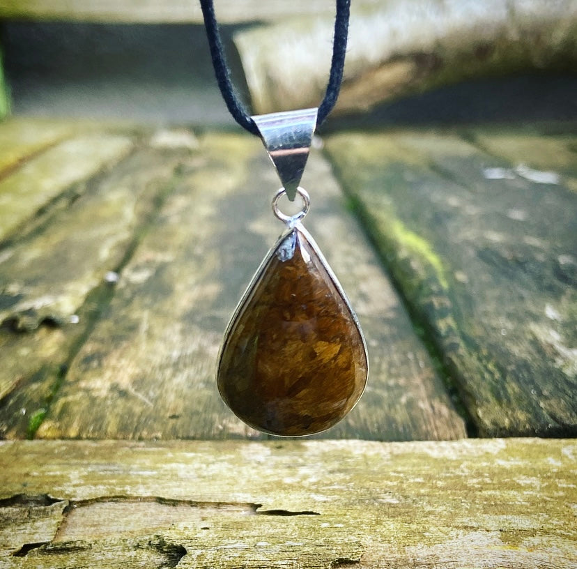 Bronziet hanger "Levenskunstenaar"