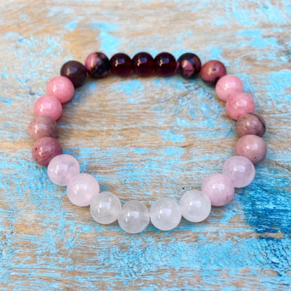 Armband Granat, weiße Jade, Rhodochrosit und Rubin „A Little Help“