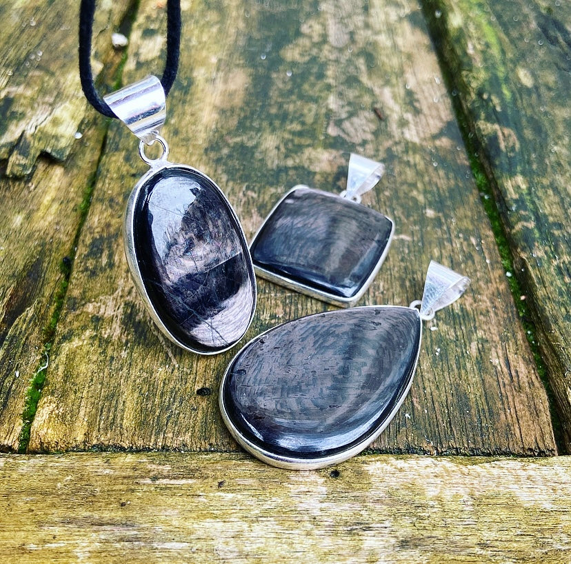 Hypersthene pendant "Aura of Superpower"