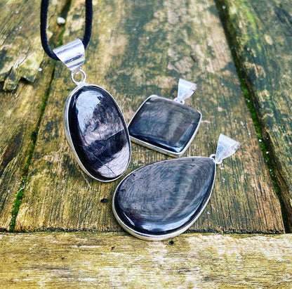 Hypersthene pendant "Aura of Superpower"