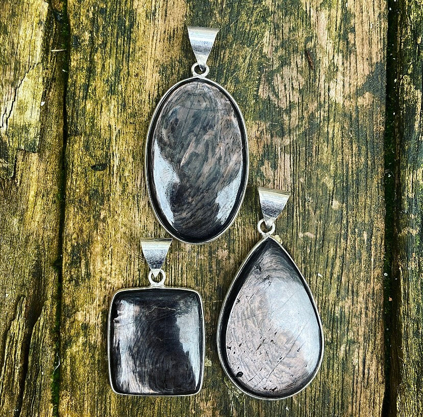 Hypersthene pendant "Aura of Superpower"