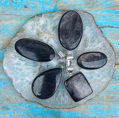 Hypersthene pendant "Aura of Superpower"