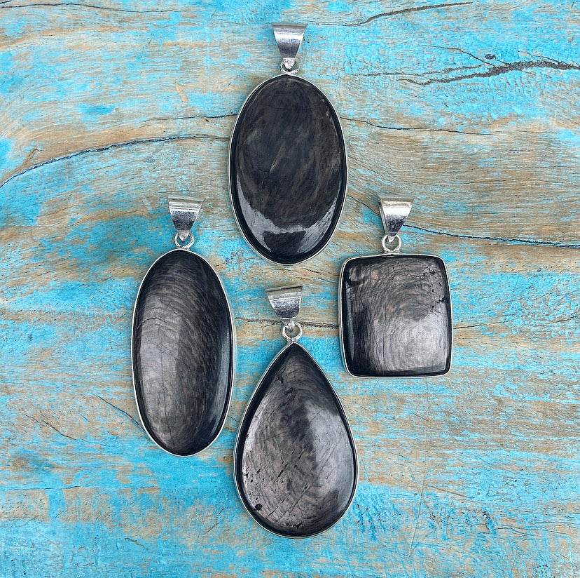 Hypersthene pendant "Aura of Superpower"
