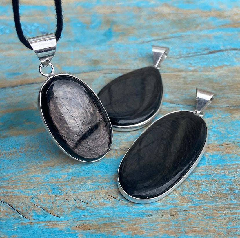 Hypersthene pendant "Aura of Superpower"