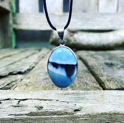 Blauwe Owyhee Opaal Hanger "De Heilige Bron"
