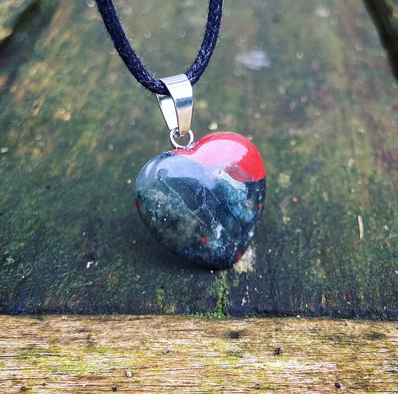 Heliotrope heart pendant "Courage &amp; Vitality"