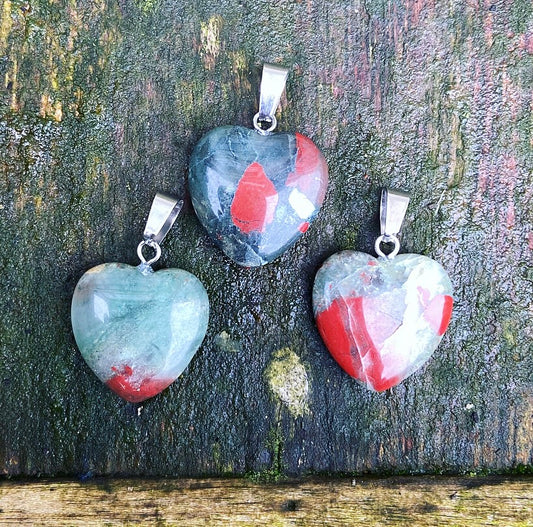 Heliotrope heart pendant "Courage &amp; Vitality"