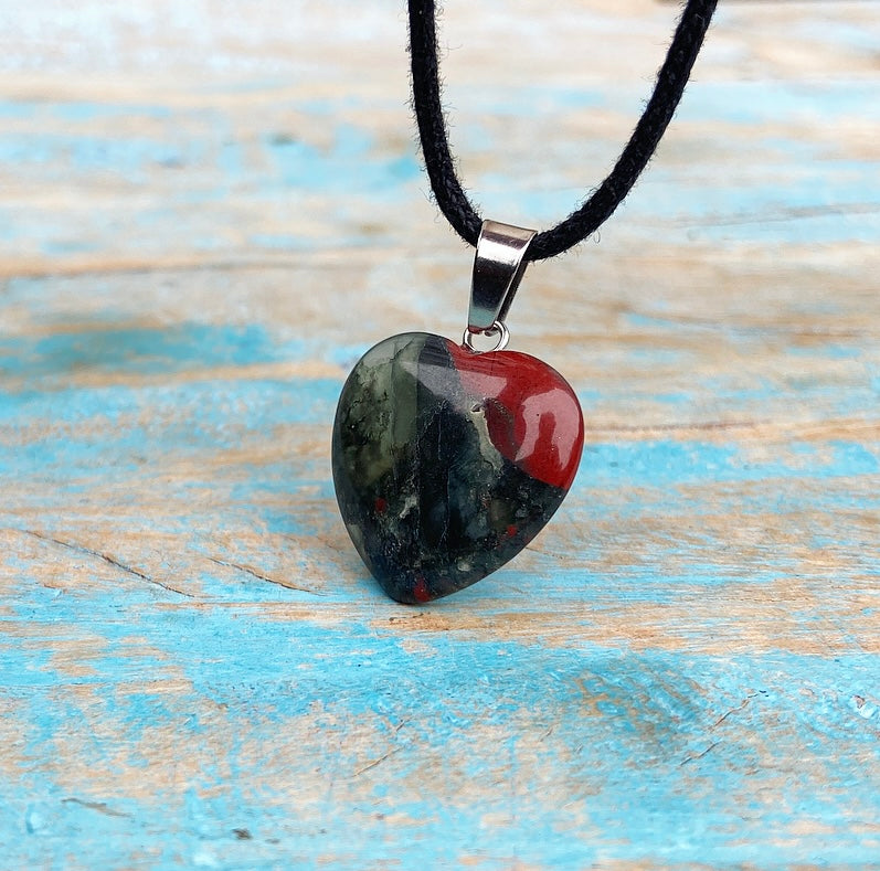 Heliotrope heart pendant "Courage &amp; Vitality"