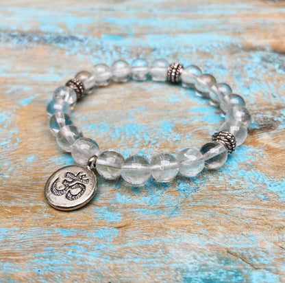 Bergkristal armband met Om-bedel "Zuiver in je kracht"