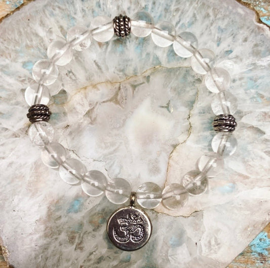 Bergkristal armband met Om-bedel "Zuiver in je kracht"