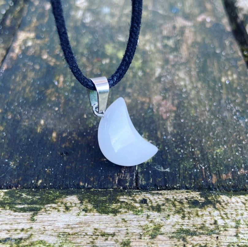 Moon Mood hangertje Witte Jade "Ik ben er weer"