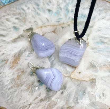 Chalcedoon hanger "De Elfensteen"