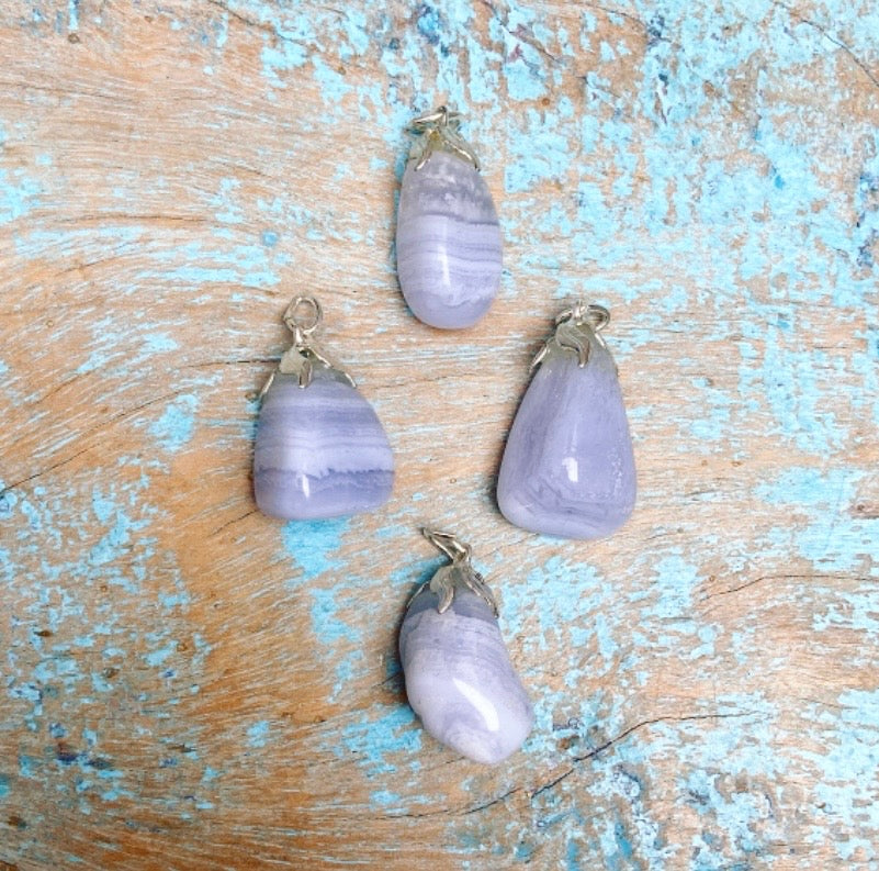 Chalcedoon hanger "De Elfensteen"