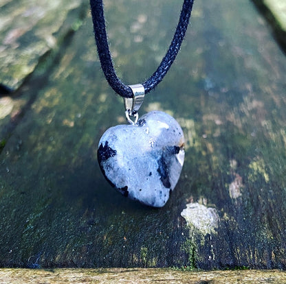 Larvikiet hart hangertje "Freya's Geschenken"