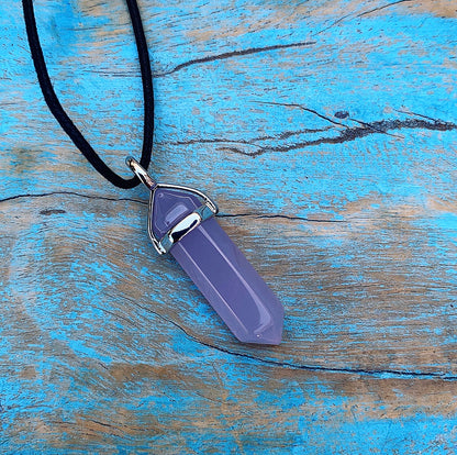 Colon-Anhänger Lavendel-Jade „Innerer Kompass“