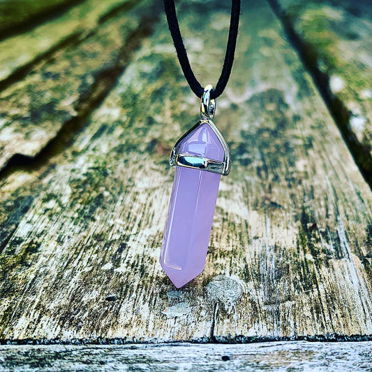 Colon-Anhänger Lavendel-Jade „Innerer Kompass“