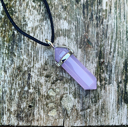 Colon-Anhänger Lavendel-Jade „Innerer Kompass“