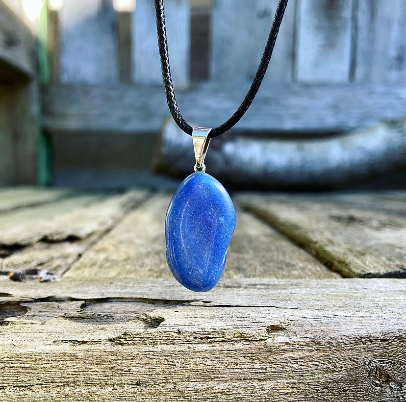 Blauwe kwarts hangertje "De Verbinding"