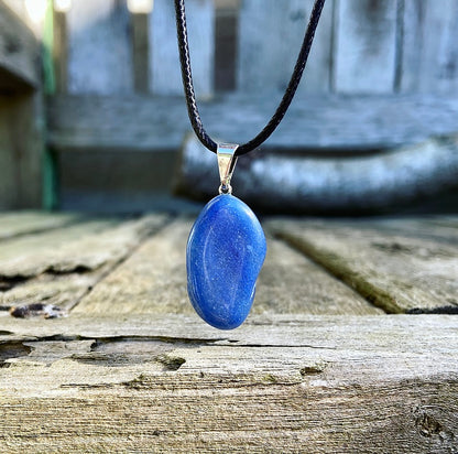 Blauwe kwarts hangertje "De Verbinding"