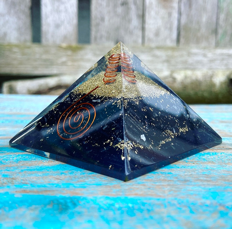 Shungiet & Zwarte Toermalijn Piramide "De Huisbeschermer"
