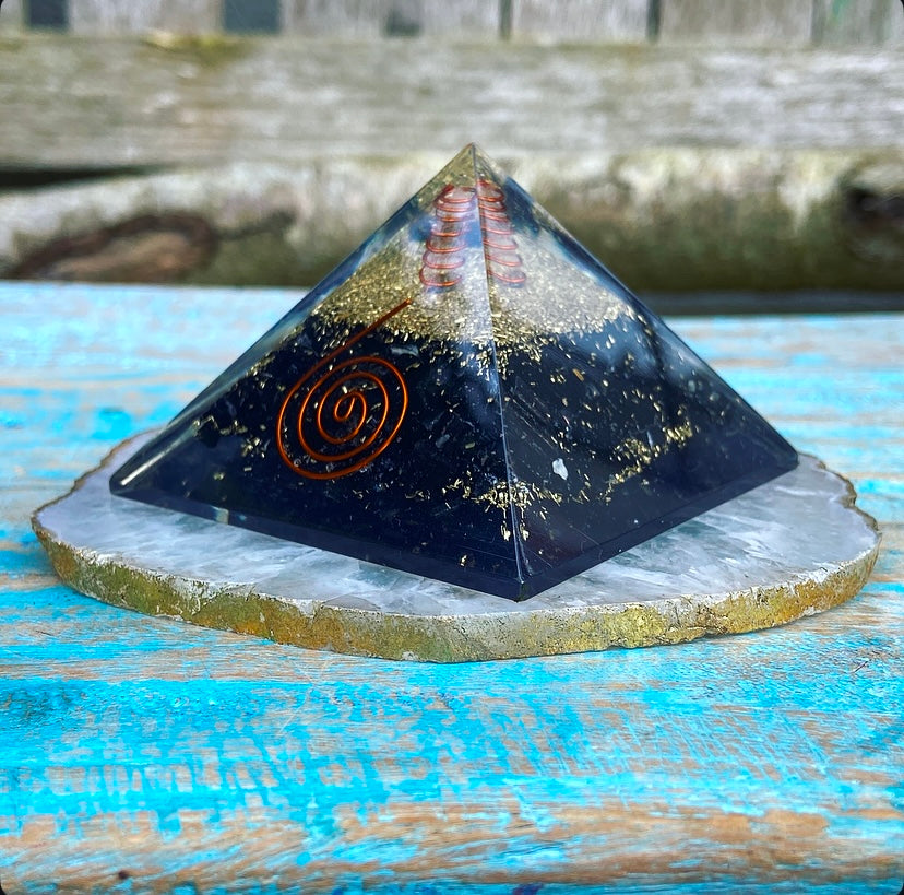 Shungiet & Zwarte Toermalijn Piramide "De Huisbeschermer"